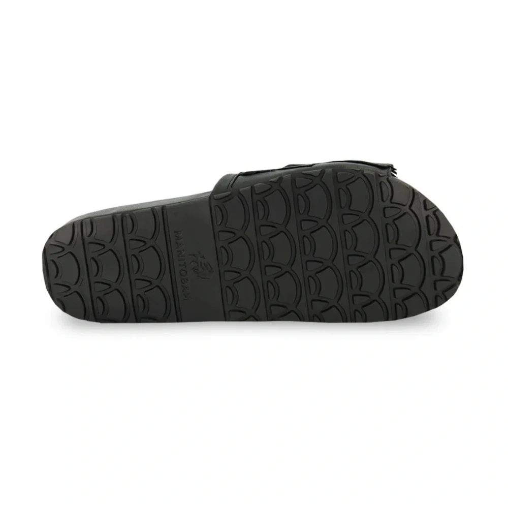 Manitobah Mukluks Wasaga Leather Fringe slide Sandal 8 Black NIB - Picture 4 of 5